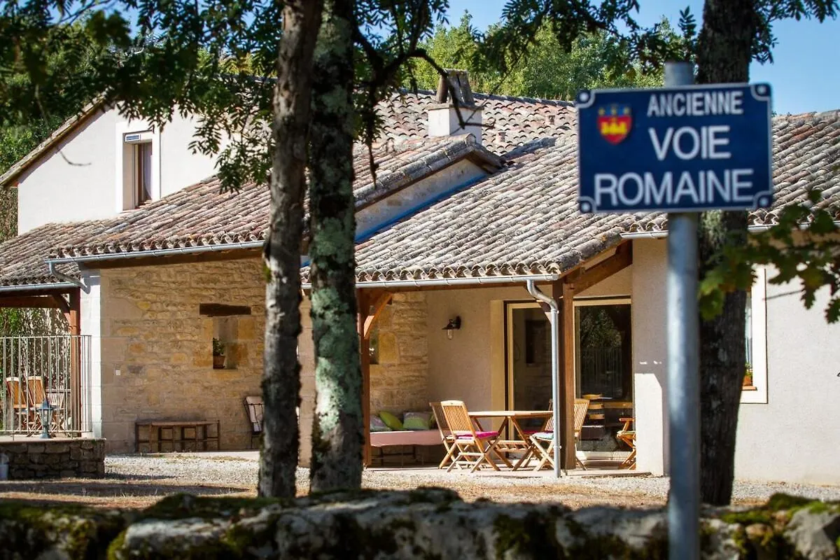 Du Levant Au Couchant - 2 Gites Mitoyens A Caylus - Piscine - Jardin - 5 Chambres - 12 Personnes - 5 Minutes Du Village Medieval 0*,  フランス